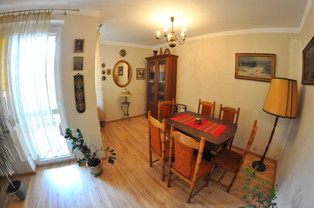 Cozy Apartment In 타르노프 외부 사진